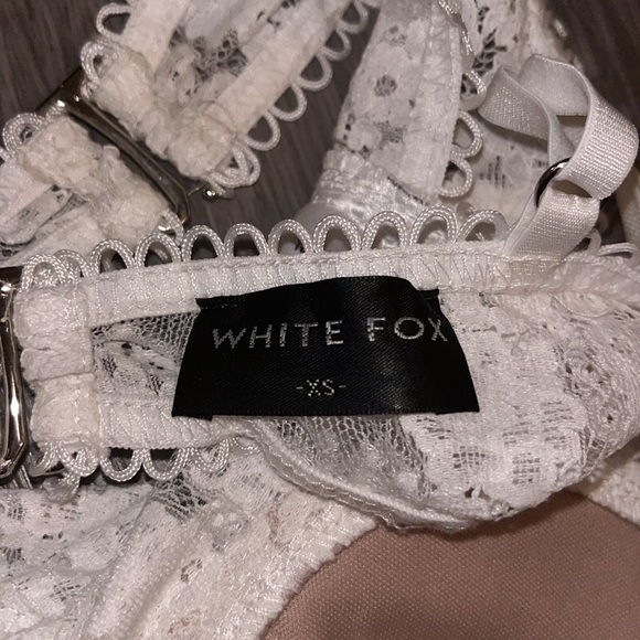 WHITEFOX Lace Corset Top - Picture 3 of 3